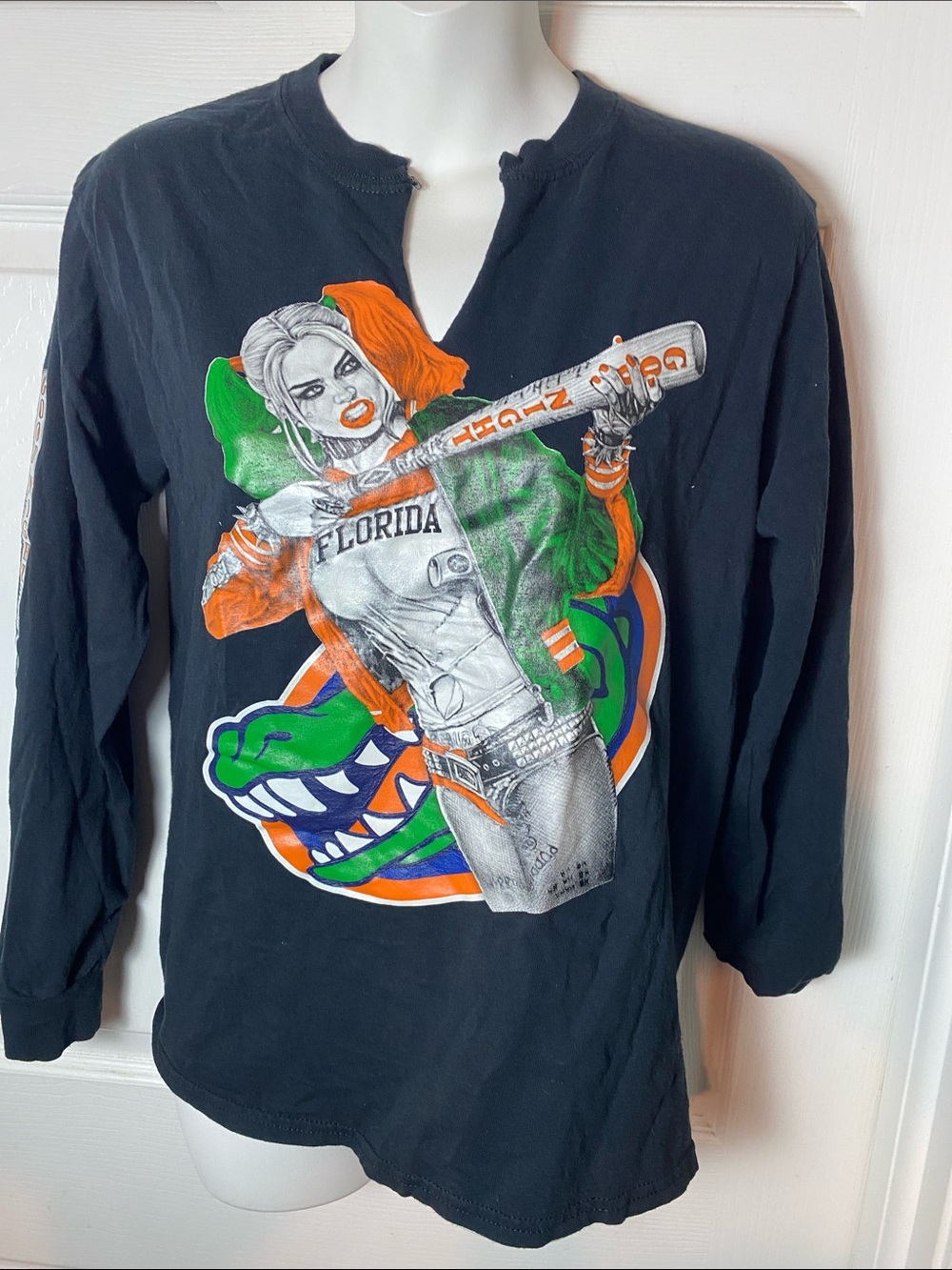 Harley Quinn Florida Gators Mashup Long Sleeve V-Neck Shirt Size Small Cotton